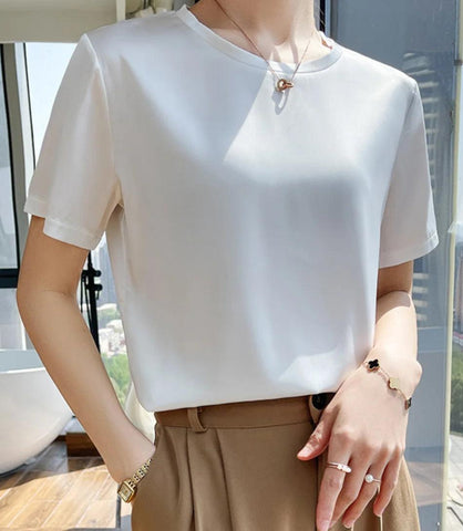 Blusa Feminina Básica Manga Curta Seda | Amy Blusa Feminina Básica Manga Curta Seda | Amy