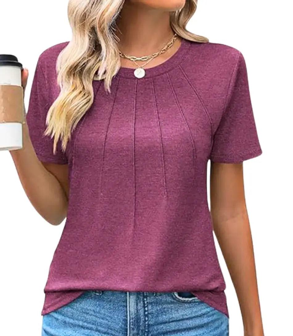 Blusa Feminina Básica Plissada em tecido confortável com pregas frontais, mangas curtas e decote redondo. Blusa Feminina Básica Plissada em tecido confortável com pregas frontais, mangas curtas e decote redondo.