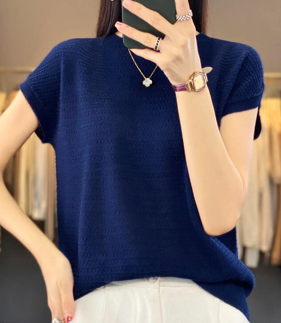 Blusa feminina em tricot texturizado sem costura, confortável e elegante, ideal para trabalho e lazer. Blusa feminina em tricot texturizado sem costura, confortável e elegante, ideal para trabalho e lazer.