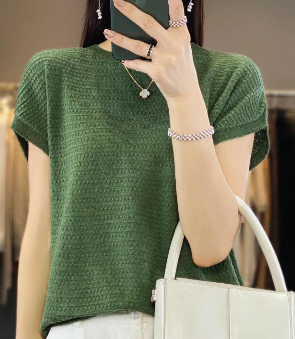 Blusa feminina em tricot texturizado sem costura, confortável e elegante, ideal para trabalho e lazer. Blusa feminina em tricot texturizado sem costura, confortável e elegante, ideal para trabalho e lazer.