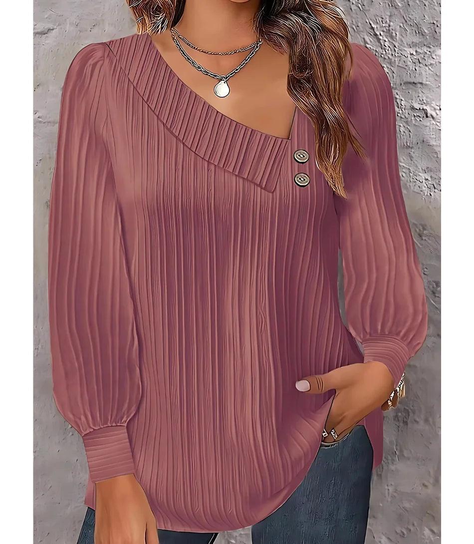 Blusa feminina plissada com botões no ombro, design elegante, mangas bufantes e decote assimétrico, ideal para looks sofisticados. Blusa feminina plissada com botões no ombro, design elegante, mangas bufantes e decote assimétrico, ideal para looks sofisticados.