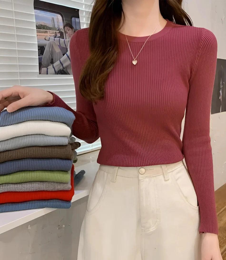 Blusa feminina de tricot canelado, manga longa, com decote redondo e ajuste confortável. Estilo sofisticado e versátil. Blusa feminina de tricot canelado, manga longa, com decote redondo e ajuste confortável. Estilo sofisticado e versátil.