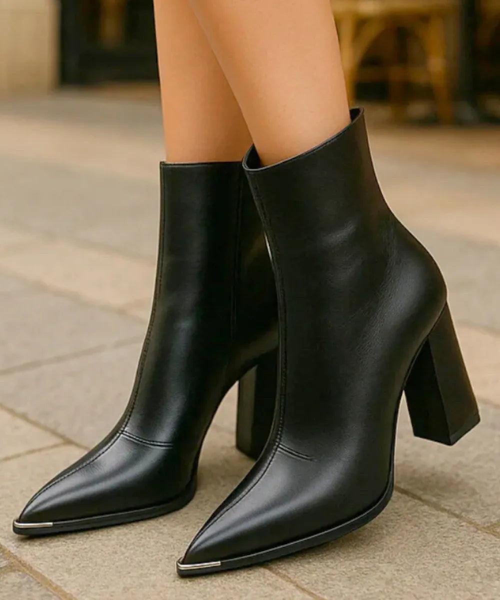 Bota Feminina Cano Curto Preta com Salto Grosso e Conforto Acolchoado Bota Feminina Cano Curto Preta com Salto Grosso e Conforto Acolchoado