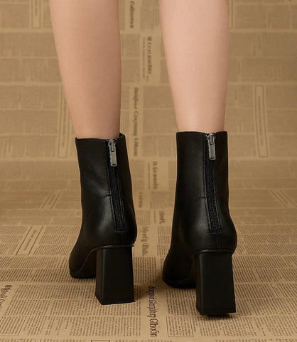 Bota Feminina Cano Curto Preta com Salto Grosso e Conforto Acolchoado Bota Feminina Cano Curto Preta com Salto Grosso e Conforto Acolchoado