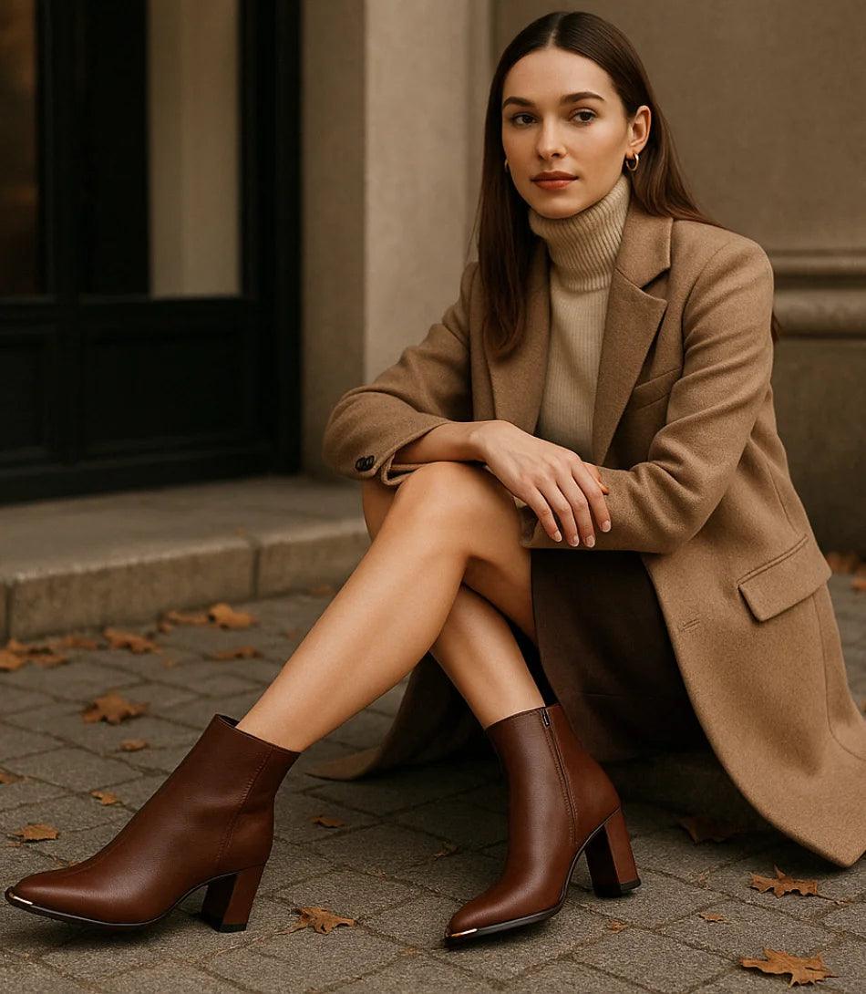 Bota Feminina Cano Curto Preta com Salto Grosso e Conforto Acolchoado Bota Feminina Cano Curto Preta com Salto Grosso e Conforto Acolchoado