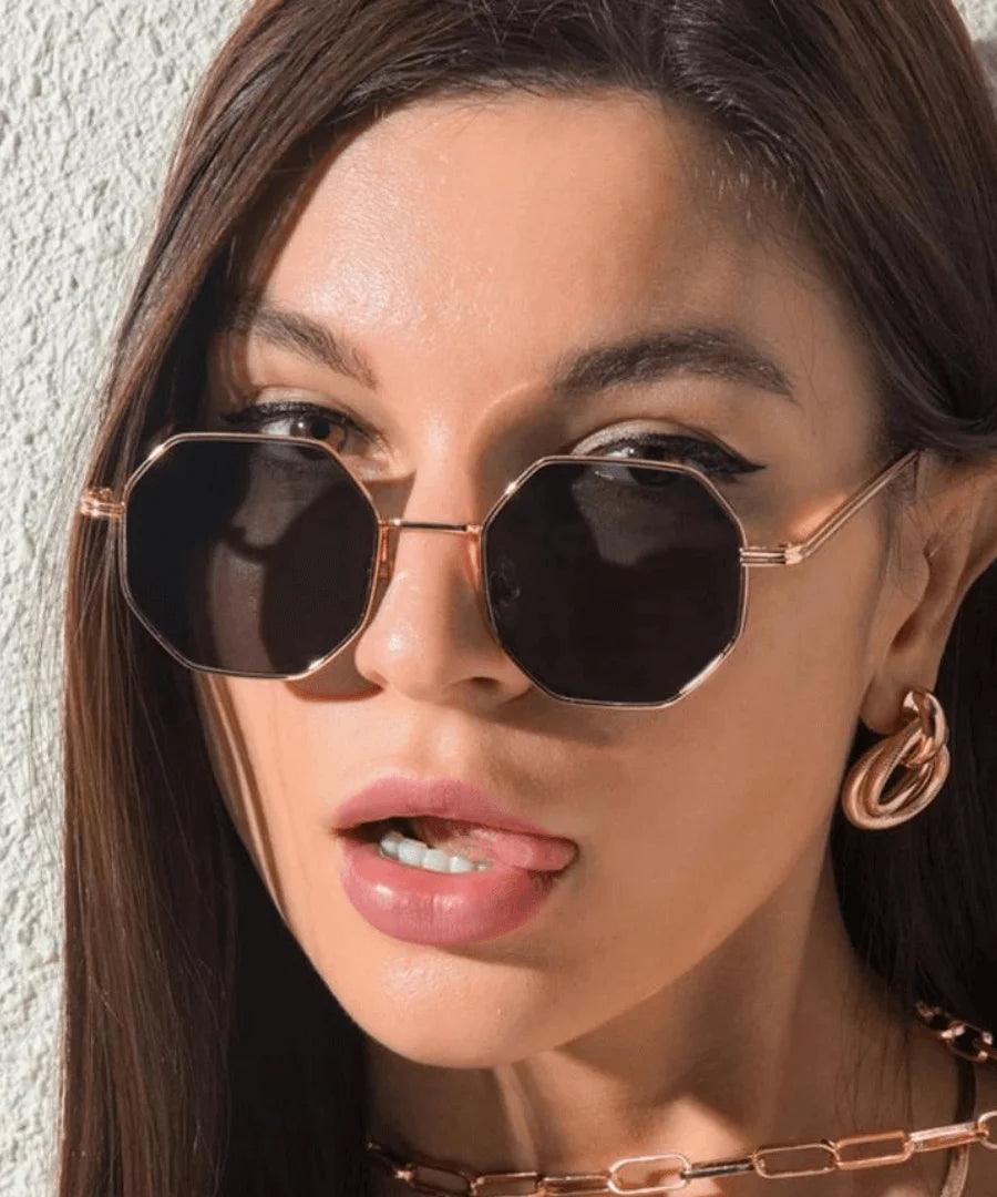 Óculos de Sol Redondo Vintage  - Estilo Geométrico e Proteção UV, se destaque com sofisticação em todos os momentos. Óculos de Sol Redondo Vintage  - Estilo Geométrico e Proteção UV, se destaque com sofisticação em todos os momentos.