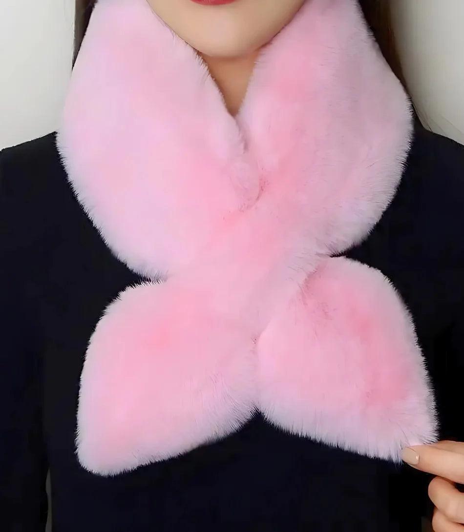 Cachecol feminino de pele sintética luxo, vermelho, elegante e macio, para ocasiões formais e uso casual no inverno. Cachecol feminino de pele sintética luxo, vermelho, elegante e macio, para ocasiões formais e uso casual no inverno.