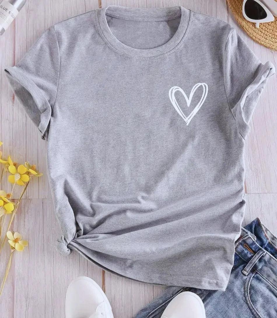 Camiseta Feminina Básica em Algodão Verde, com corte reto, decote redondo e mangas curtas dobradas, ideal para looks casuais. Camiseta Feminina Básica em Algodão Verde, com corte reto, decote redondo e mangas curtas dobradas, ideal para looks casuais.