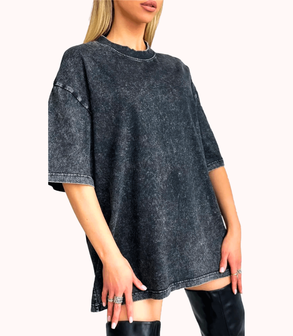 Camiseta Oversized Estonada Unissex de Algodão com estilo casual vintage e corte amplo. Camiseta Oversized Estonada Unissex de Algodão com estilo casual vintage e corte amplo.