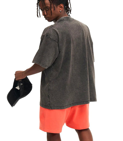 Camiseta Oversized Estonada Unissex de Algodão com estilo casual vintage e corte amplo. Camiseta Oversized Estonada Unissex de Algodão com estilo casual vintage e corte amplo.