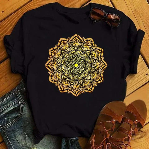 Camiseta básica feminina de algodão confortável com corte reto e decote redondo ideal para looks casuais. Camiseta básica feminina de algodão confortável com corte reto e decote redondo ideal para looks casuais.