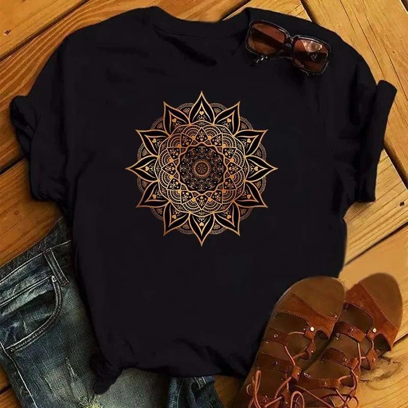 Camiseta básica feminina de algodão confortável com corte reto e decote redondo ideal para looks casuais. Camiseta básica feminina de algodão confortável com corte reto e decote redondo ideal para looks casuais.