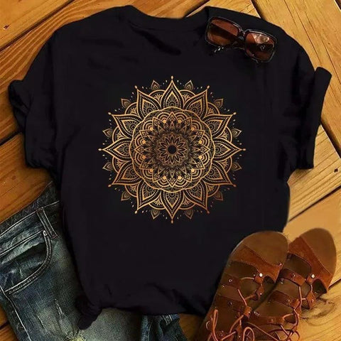 Camiseta básica feminina de algodão confortável com corte reto e decote redondo ideal para looks casuais. Camiseta básica feminina de algodão confortável com corte reto e decote redondo ideal para looks casuais.