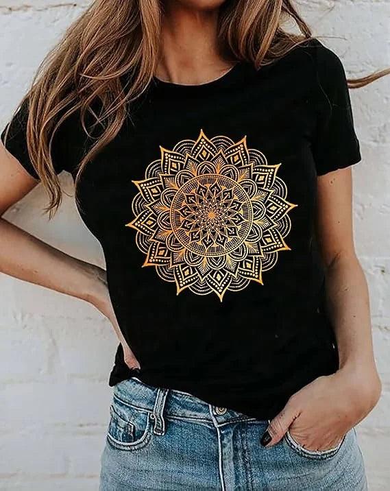 Camiseta básica feminina de algodão confortável com corte reto e decote redondo ideal para looks casuais. Camiseta básica feminina de algodão confortável com corte reto e decote redondo ideal para looks casuais.