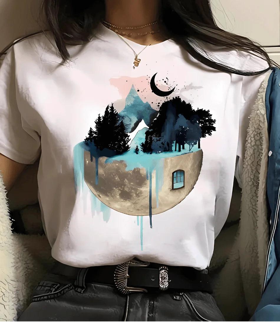 Camiseta feminina preta com estampa de fases da lua e planetas, design moderno e inspirado em astronomia, ideal para looks casuais e estilosos. Camiseta feminina preta com estampa de fases da lua e planetas, design moderno e inspirado em astronomia, ideal para looks casuais e estilosos.