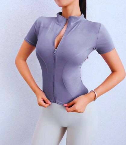 Jaqueta feminina para academia slim fit, tecido respirável, ajuste perfeito e manga longa com furos para polegares. Jaqueta feminina para academia slim fit, tecido respirável, ajuste perfeito e manga longa com furos para polegares.