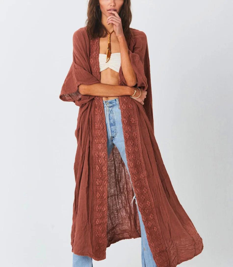 Kimono longo boho feminino em poliéster e algodão com detalhes em renda, estilo casual e sofisticado, ideal para combinações elegantes. Kimono longo boho feminino em poliéster e algodão com detalhes em renda, estilo casual e sofisticado, ideal para combinações elegantes.