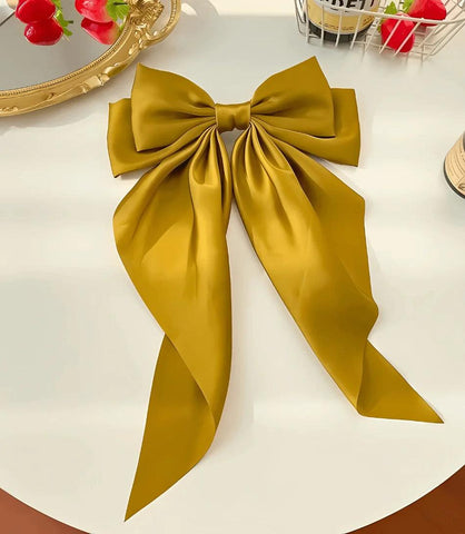 Laço de cabelo feminino grande em cetim com presilha, acessório elegante e versátil para penteados sofisticados. Laço de cabelo feminino grande em cetim com presilha, acessório elegante e versátil para penteados sofisticados.