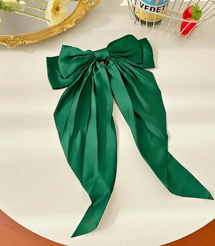 Laço de cabelo feminino grande em cetim com presilha, acessório elegante e versátil para penteados sofisticados. Laço de cabelo feminino grande em cetim com presilha, acessório elegante e versátil para penteados sofisticados.
