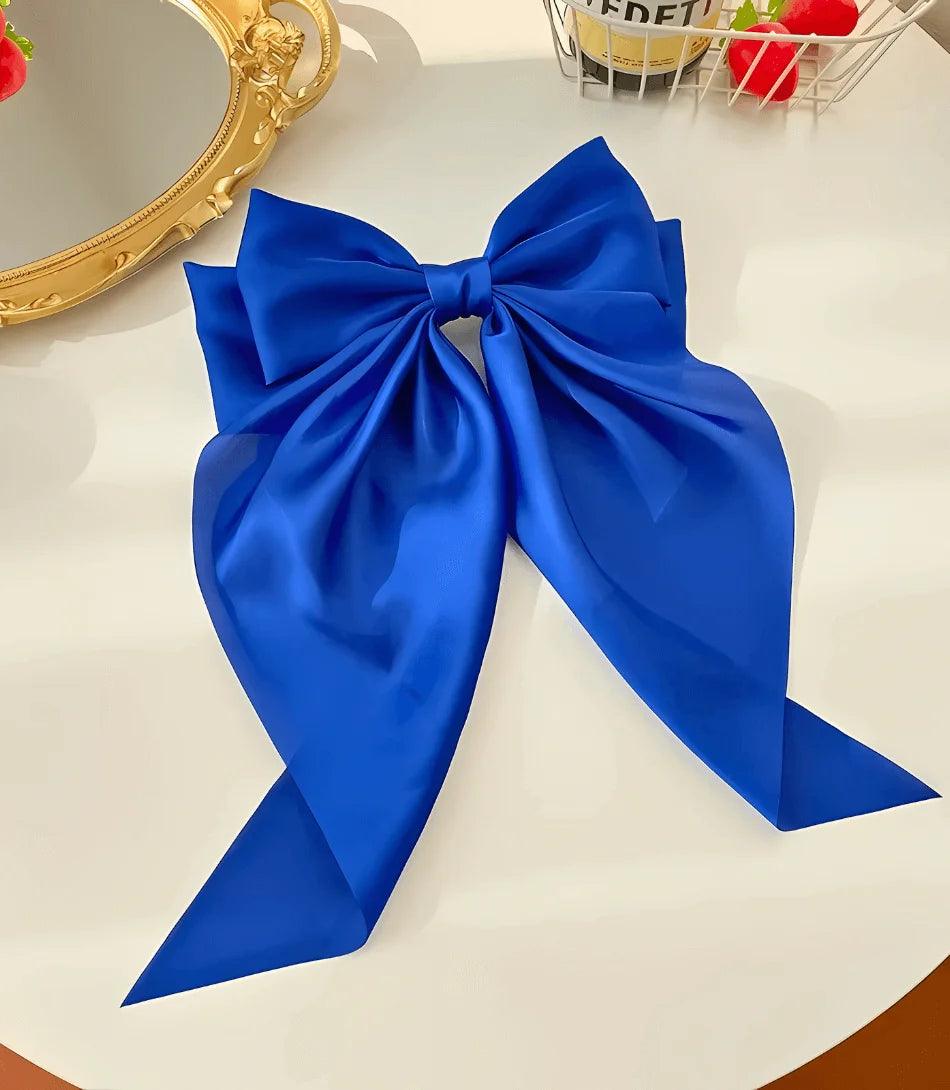 Laço de cabelo feminino grande em cetim com presilha, acessório elegante e versátil para penteados sofisticados. Laço de cabelo feminino grande em cetim com presilha, acessório elegante e versátil para penteados sofisticados.