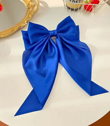 Laço de cabelo feminino grande em cetim com presilha, acessório elegante e versátil para penteados sofisticados. Laço de cabelo feminino grande em cetim com presilha, acessório elegante e versátil para penteados sofisticados.