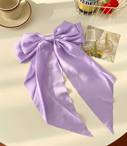 Laço de cabelo feminino grande em cetim com presilha, acessório elegante e versátil para penteados sofisticados. Laço de cabelo feminino grande em cetim com presilha, acessório elegante e versátil para penteados sofisticados.