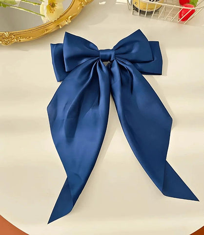 Laço de cabelo feminino grande em cetim com presilha, acessório elegante e versátil para penteados sofisticados. Laço de cabelo feminino grande em cetim com presilha, acessório elegante e versátil para penteados sofisticados.