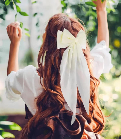Laço de cabelo feminino grande em cetim com presilha, acessório elegante e versátil para penteados sofisticados. Laço de cabelo feminino grande em cetim com presilha, acessório elegante e versátil para penteados sofisticados.