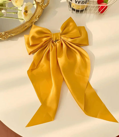 Laço de cabelo feminino grande em cetim com presilha, acessório elegante e versátil para penteados sofisticados. Laço de cabelo feminino grande em cetim com presilha, acessório elegante e versátil para penteados sofisticados.
