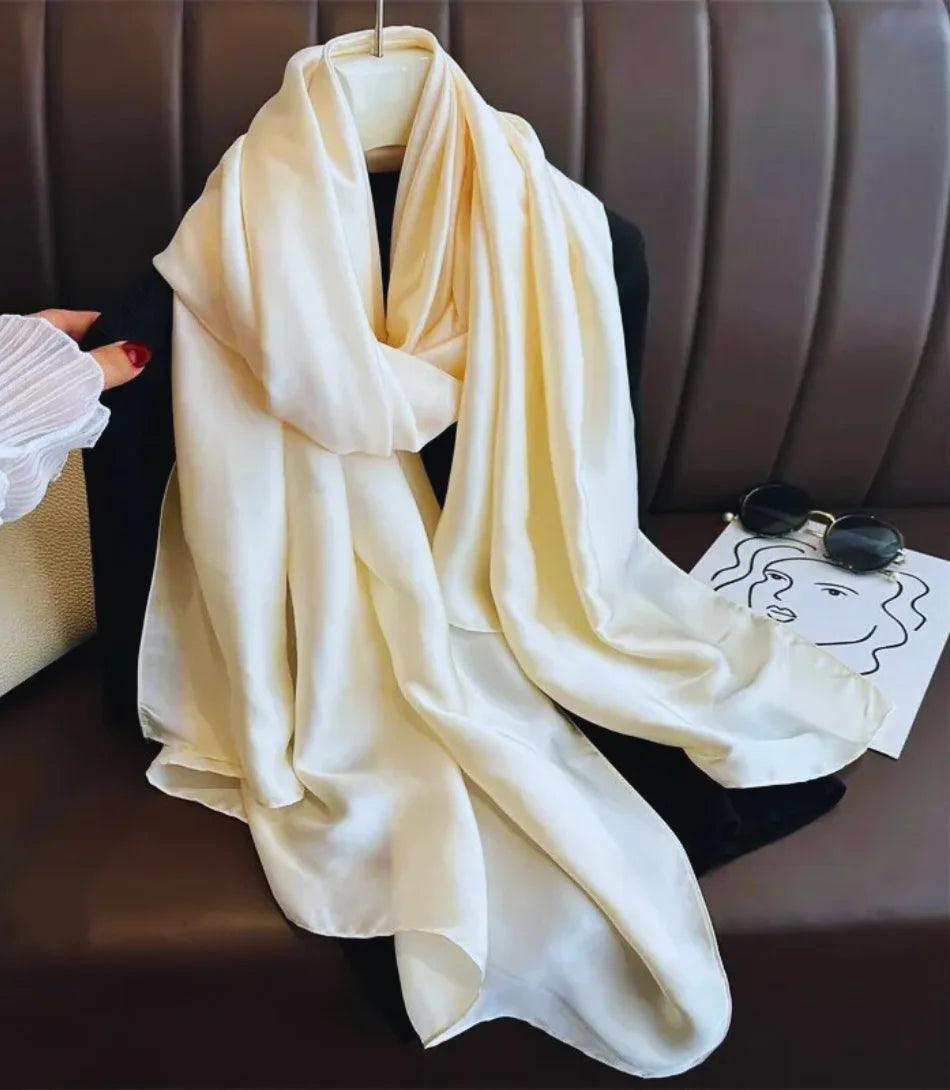 Lenço de seda feminino casual, elegante e versátil, ideal para diversas ocasiões. Lenço de seda feminino casual, elegante e versátil, ideal para diversas ocasiões.