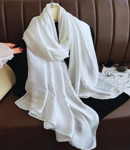 Lenço de seda feminino casual, elegante e versátil, ideal para diversas ocasiões. Lenço de seda feminino casual, elegante e versátil, ideal para diversas ocasiões.