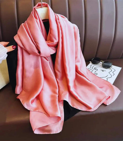 Lenço de seda feminino casual, elegante e versátil, ideal para diversas ocasiões. Lenço de seda feminino casual, elegante e versátil, ideal para diversas ocasiões.