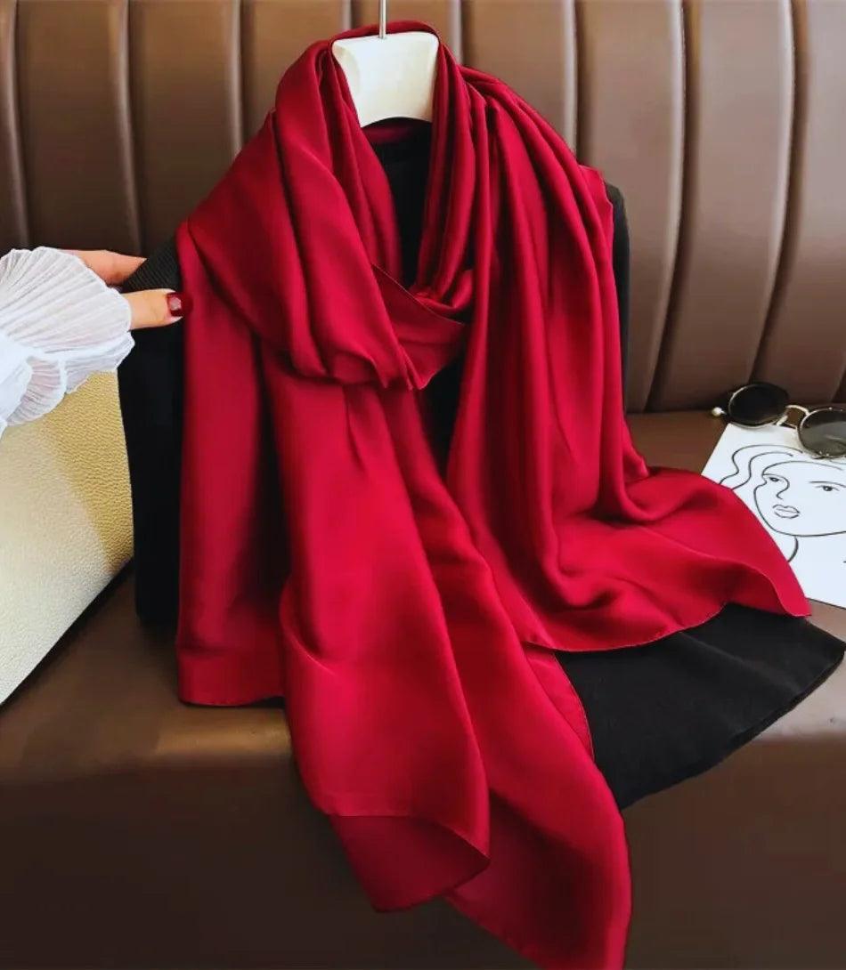Lenço de seda feminino casual, elegante e versátil, ideal para diversas ocasiões. Lenço de seda feminino casual, elegante e versátil, ideal para diversas ocasiões.