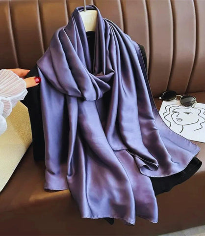 Lenço de seda feminino casual, elegante e versátil, ideal para diversas ocasiões. Lenço de seda feminino casual, elegante e versátil, ideal para diversas ocasiões.