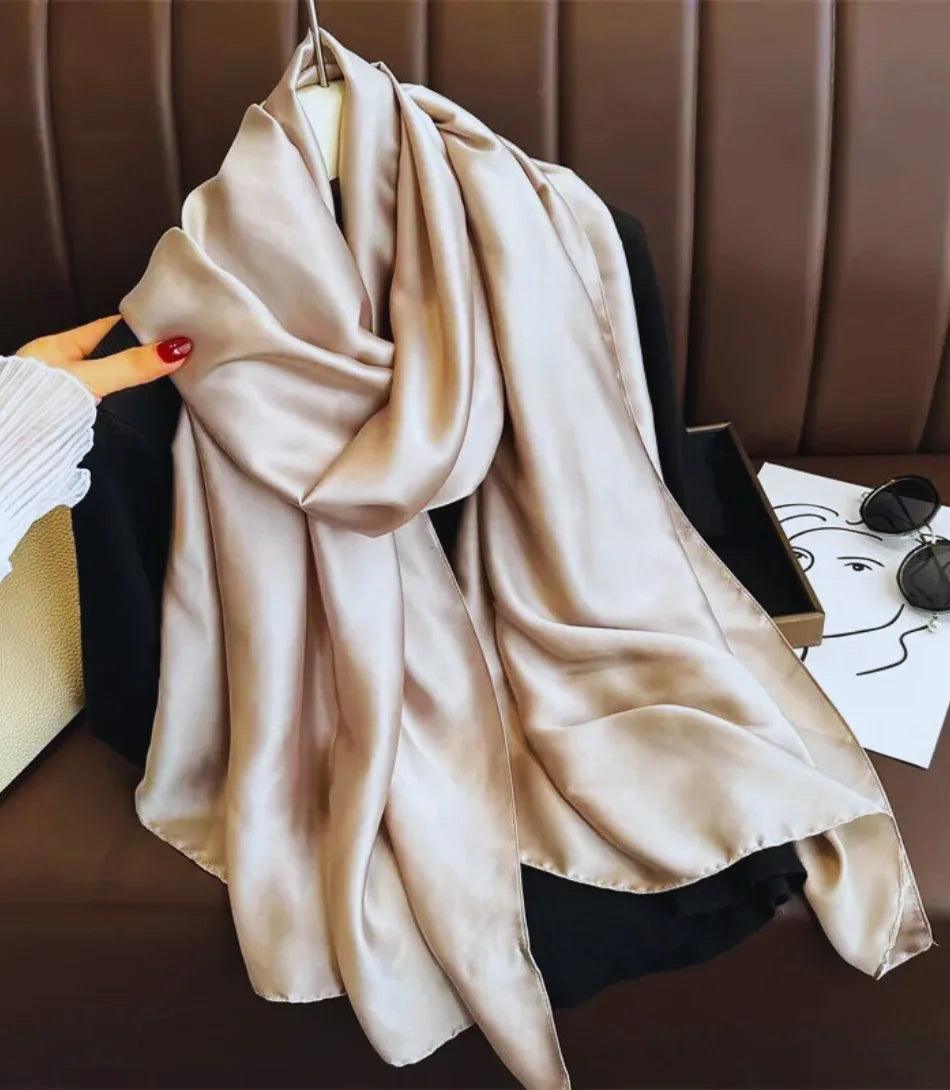 Lenço de seda feminino casual, elegante e versátil, ideal para diversas ocasiões. Lenço de seda feminino casual, elegante e versátil, ideal para diversas ocasiões.
