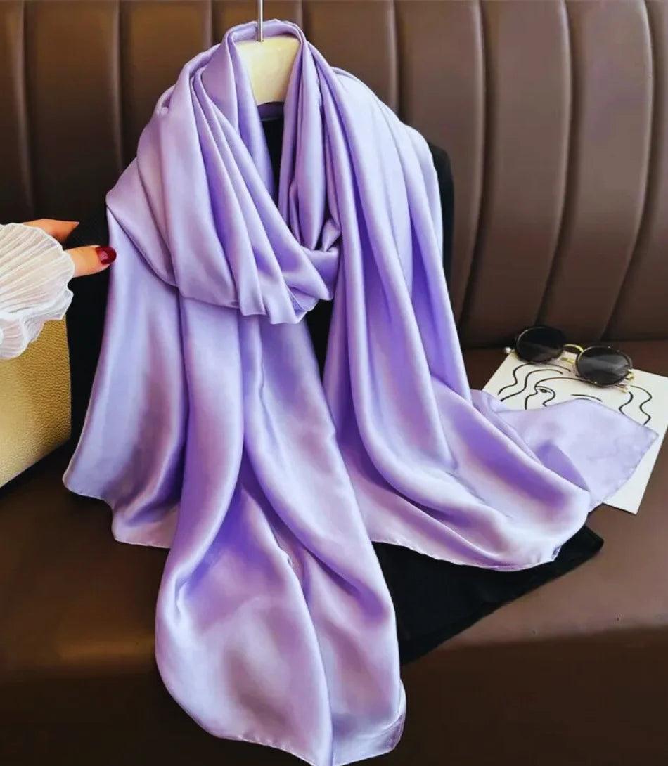 Lenço de seda feminino casual, elegante e versátil, ideal para diversas ocasiões. Lenço de seda feminino casual, elegante e versátil, ideal para diversas ocasiões.