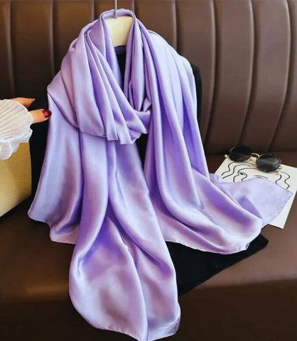 Lenço de seda feminino casual, elegante e versátil, ideal para diversas ocasiões. Lenço de seda feminino casual, elegante e versátil, ideal para diversas ocasiões.
