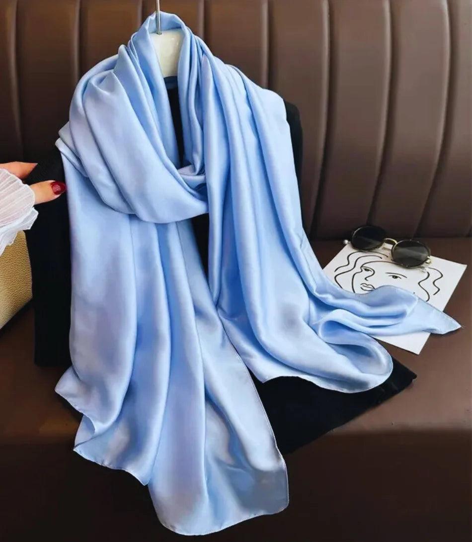 Lenço de seda feminino casual, elegante e versátil, ideal para diversas ocasiões. Lenço de seda feminino casual, elegante e versátil, ideal para diversas ocasiões.