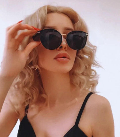 Óculos de sol retrô polarizado com proteção UV400 e design vintage, ideal para estilo e proteção visual. Óculos de sol retrô polarizado com proteção UV400 e design vintage, ideal para estilo e proteção visual.