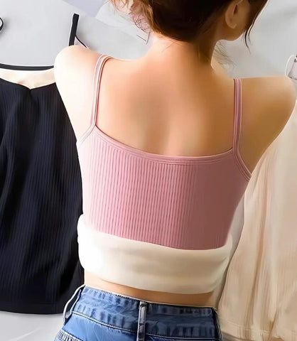 Regata Feminina Térmica com Alças Finas em tecido isolante, ideal para manter o calor e garantir estilo no inverno. Regata Feminina Térmica com Alças Finas em tecido isolante, ideal para manter o calor e garantir estilo no inverno.