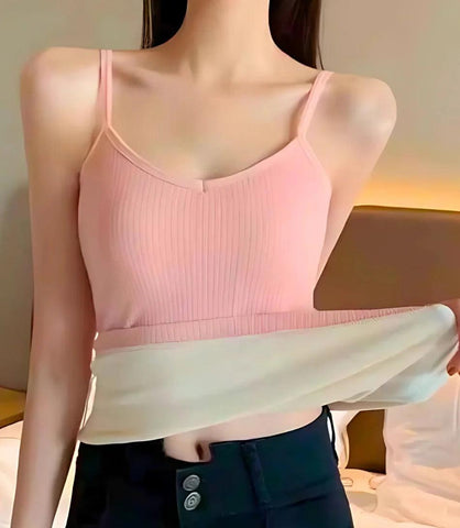 Regata Feminina Térmica com Alças Finas em tecido isolante, ideal para manter o calor e garantir estilo no inverno. Regata Feminina Térmica com Alças Finas em tecido isolante, ideal para manter o calor e garantir estilo no inverno.