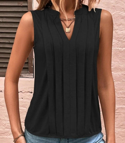 Regata feminina elegante com detalhe plissado, modelo sem mangas em tecido leve, perfeita para composições sofisticadas e casuais. Regata feminina elegante com detalhe plissado, modelo sem mangas em tecido leve, perfeita para composições sofisticadas e casuais.