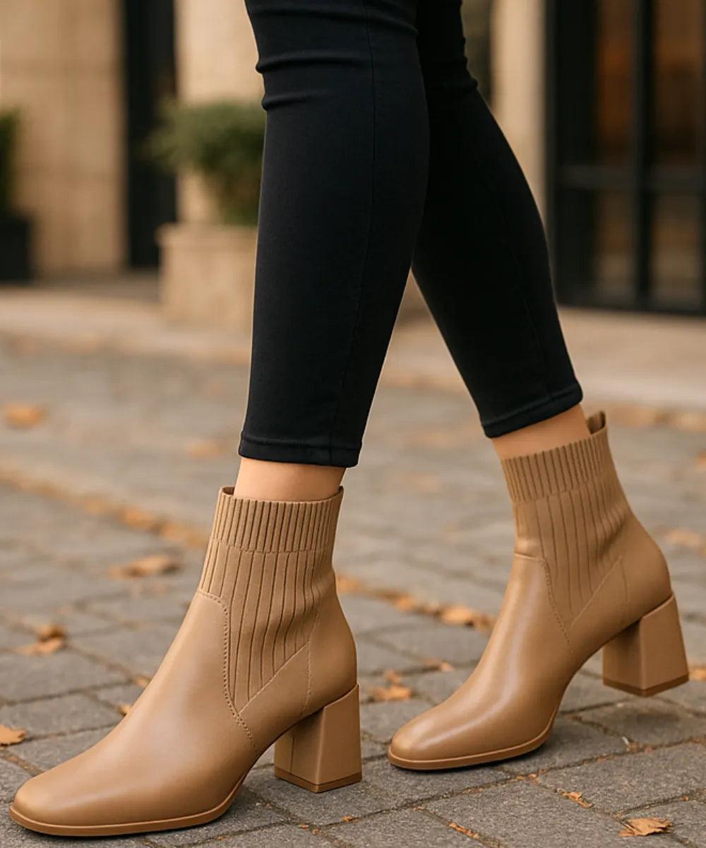 Comprar bota feminina cano curto knit bege em couro elegante com salto bloco confortável para inverno urbano e looks sofisticados em promoção AREZZO
 Comprar bota feminina cano curto knit bege em couro elegante com salto bloco confortável para inverno urbano e looks sofisticados em promoção AREZZO