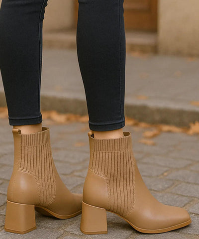 Comprar bota feminina cano curto knit bege em couro elegante com salto bloco confortável para inverno urbano e looks sofisticados em promoção AREZZO
 Comprar bota feminina cano curto knit bege em couro elegante com salto bloco confortável para inverno urbano e looks sofisticados em promoção AREZZO