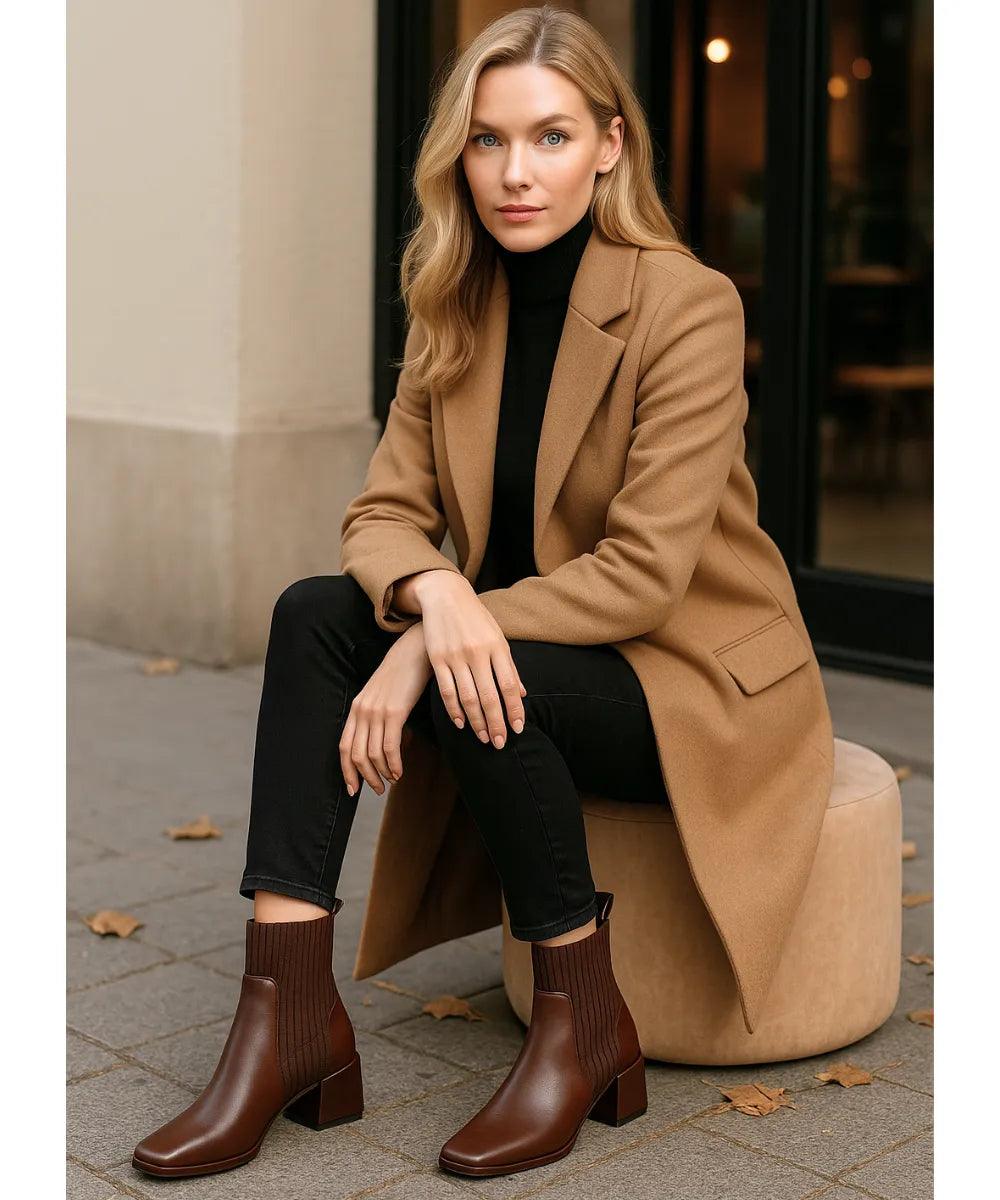 Comprar bota feminina cano curto knit marrom em couro elegante com salto bloco confortável para inverno urbano e looks sofisticados em promoção AREZZO
 Comprar bota feminina cano curto knit marrom em couro elegante com salto bloco confortável para inverno urbano e looks sofisticados em promoção AREZZO