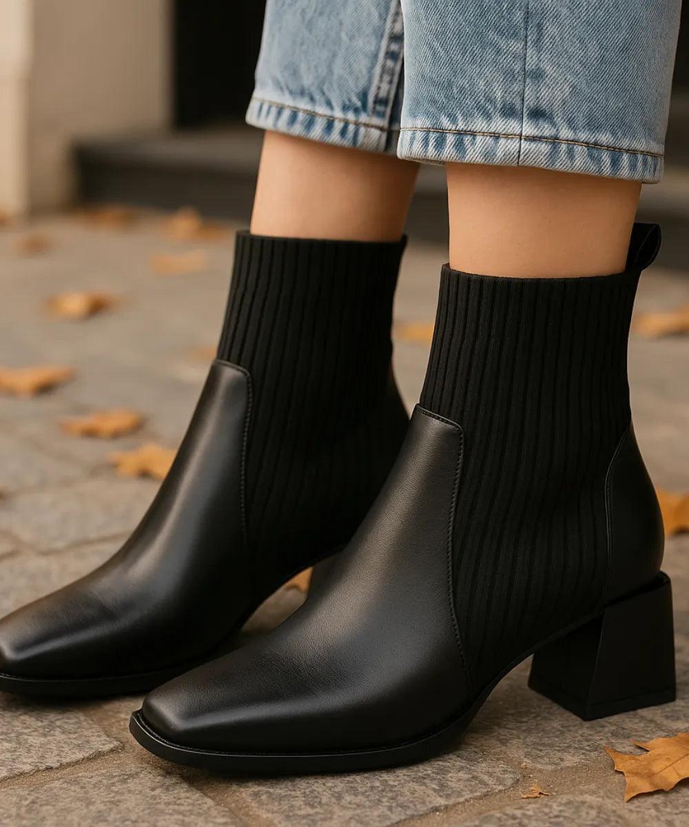 Comprar bota feminina cano curto knit preto em couro elegante com salto bloco confortável para inverno urbano e looks sofisticados em promoção AREZZO
 Comprar bota feminina cano curto knit preto em couro elegante com salto bloco confortável para inverno urbano e looks sofisticados em promoção AREZZO