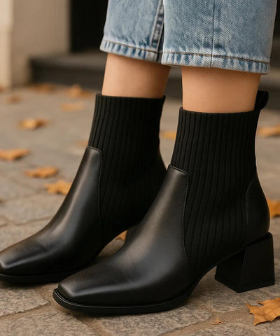 Comprar bota feminina cano curto knit preto em couro elegante com salto bloco confortável para inverno urbano e looks sofisticados em promoção AREZZO
 Comprar bota feminina cano curto knit preto em couro elegante com salto bloco confortável para inverno urbano e looks sofisticados em promoção AREZZO