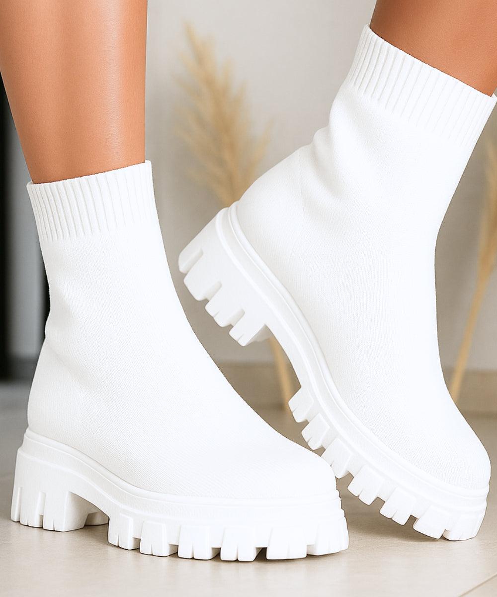 Comprar Bota feminina tratorada branco knit para inverno urbano com conforto térmico, cano médio elástico e solado antiderrapante em promoção AREZZO 
 Comprar Bota feminina tratorada branco knit para inverno urbano com conforto térmico, cano médio elástico e solado antiderrapante em promoção AREZZO
