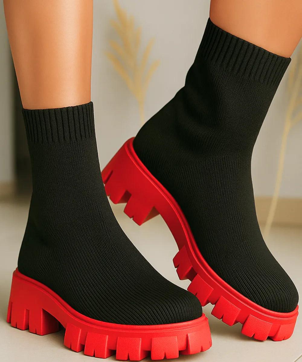 Comprar Bota feminina tratorada preto e vermelho knit para inverno urbano com conforto térmico, cano médio elástico e solado antiderrapante em promoção AREZZO 
 Comprar Bota feminina tratorada preto e vermelho knit para inverno urbano com conforto térmico, cano médio elástico e solado antiderrapante em promoção AREZZO