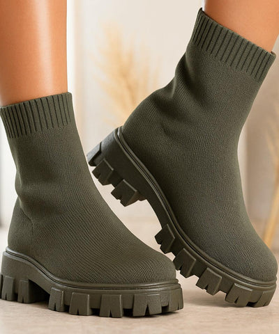 Comprar Bota feminina tratorada verde knit para inverno urbano com conforto térmico, cano médio elástico e solado antiderrapante em promoção AREZZO 
 Comprar Bota feminina tratorada verde knit para inverno urbano com conforto térmico, cano médio elástico e solado antiderrapante em promoção AREZZO